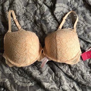 Brand new lace lush up bra!!